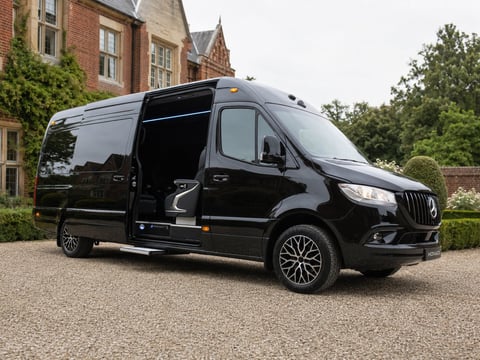 Minivan mansion